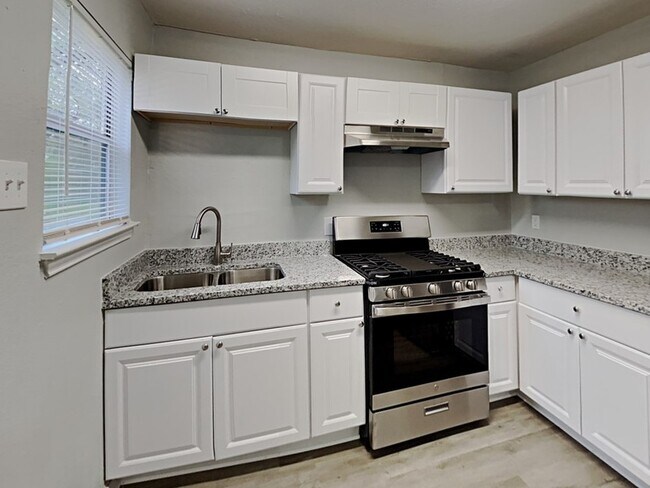 Building Photo - 2914 Kirven St