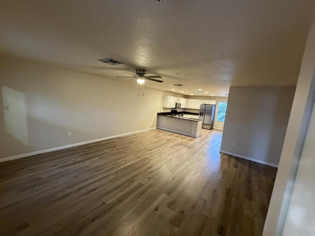 Foto del edificio - 10435-10435 Chalmer St