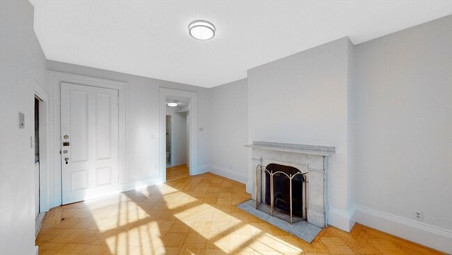 Building Photo - 397 Beacon St