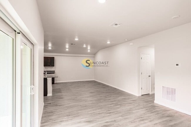 Foto del edificio - 378 Urbana St