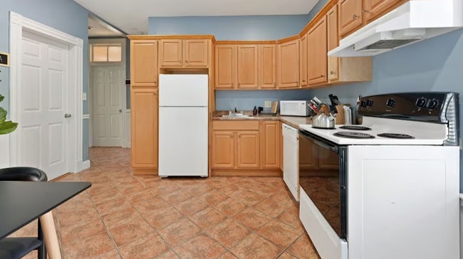 Photo - 101 1/2 Calumet St Apartment