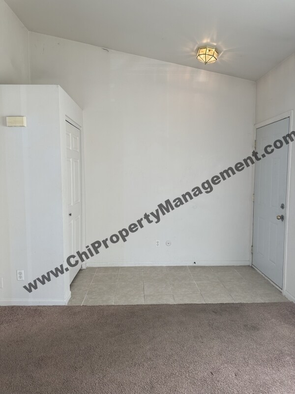 Foto del edificio - 14121 Faulkner Ct