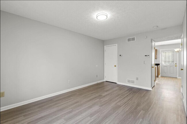 Foto del edificio - 2447 Brady Commons Dr