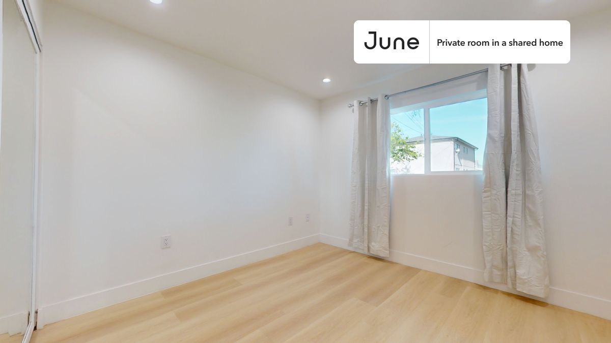 Primary Photo - Private bedroom in 5 bed/5 bath Home
