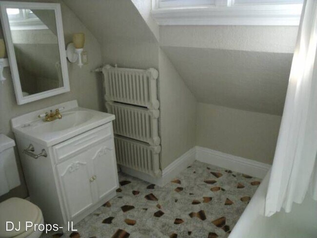 Building Photo - 2 br, 1 bath House - 2004 15th Street