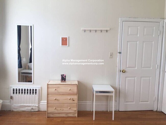 Building Photo - 106 Warren St