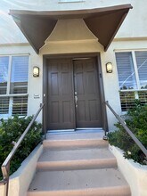 Building Photo - 9080 Shoreham Dr