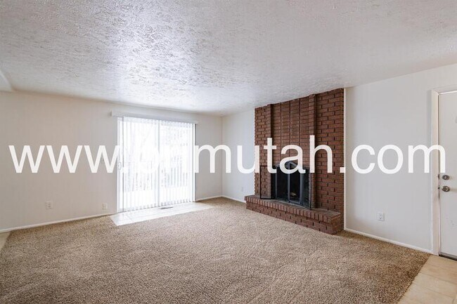 Foto del edificio - 4670 Stratton Dr E