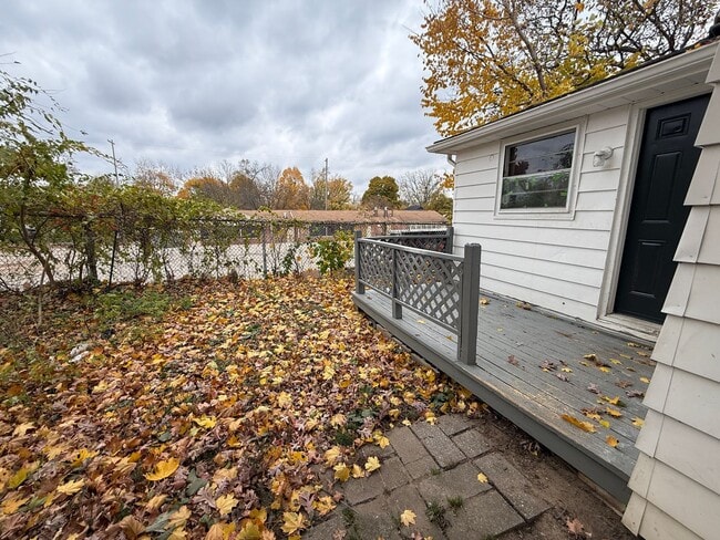 Building Photo - 322 W Morrell St