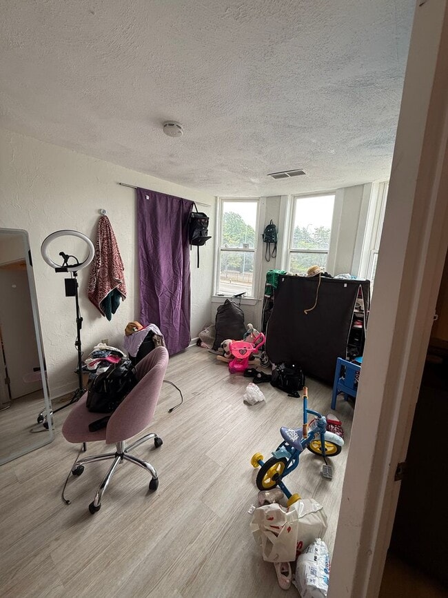 Photo - NO FEE!!!  ALLSTON 2.5 BED W/ DISHWASHER, PARKING SPOT - GREAT PACKAGE DEAL Apartment