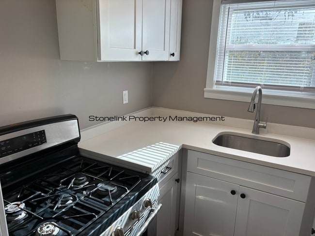 Foto del edificio - *65 W Cole Street