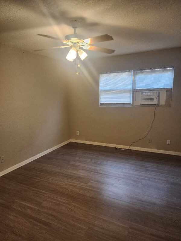 Foto del edificio - 1361 SE 3rd Ct