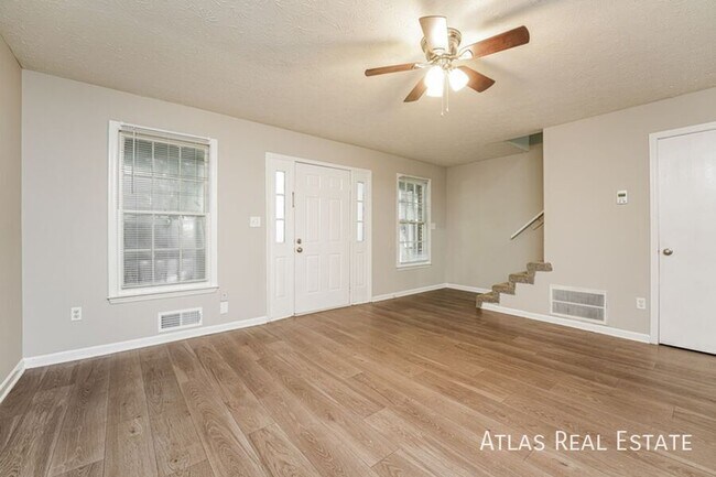Building Photo - 301 Highland Park Dr