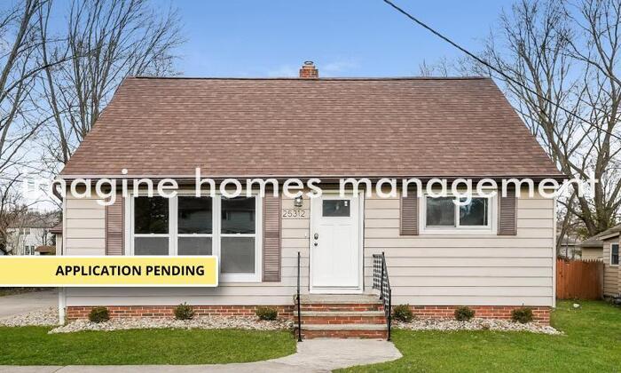 Primary Photo - Pet-Friendly 4 Bedroom Home in Westlake