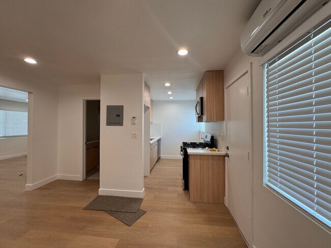 Foto del edificio - 1144 Stanley Ave