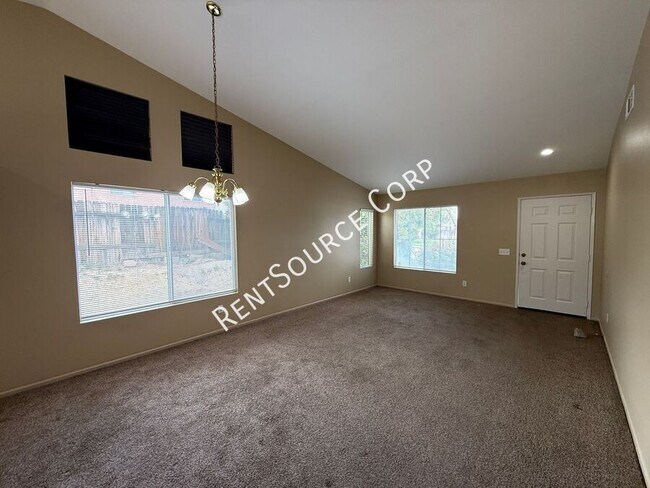 Foto del edificio - 2832 W Pillsbury St