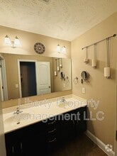 Building Photo - 146 Trenton Pl