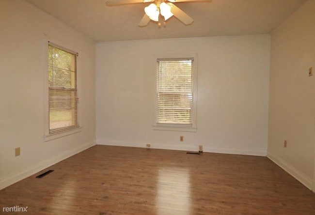 Building Photo - 2 br, 1 bath House - 9910 Campus Ave