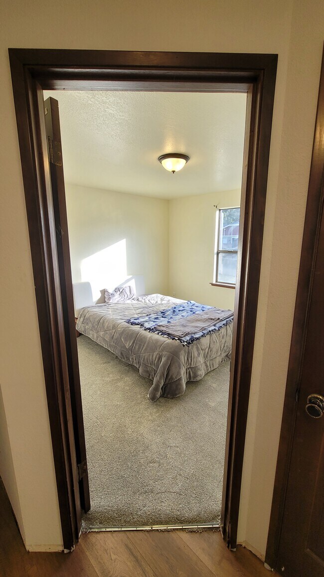 Habitación 2 del piso superior - 9905 157th St E