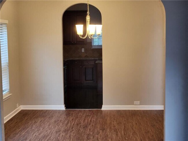 Building Photo - 4042 Villagewood Ln
