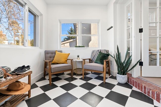 Building Photo - 202 W Wayne Ave