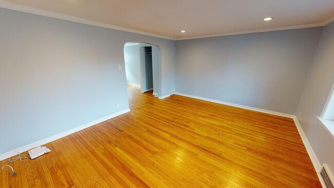 SALA DE ESTAR - 308 Comly Ave