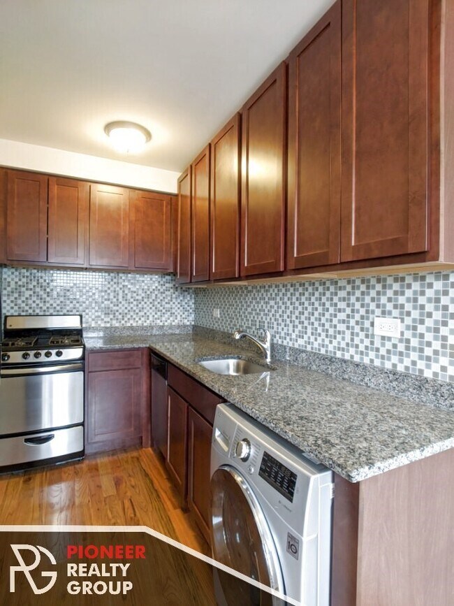 Foto del edificio - 556 W Arlington Pl