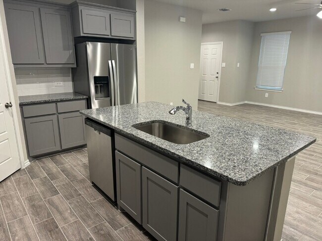 Building Photo - 3220 Sedge Grass Dr
