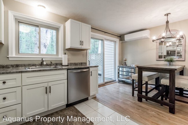 Building Photo - 2 br, 1.5 bath House - 8 Oakdale Drive