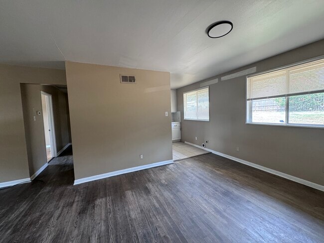 Building Photo - 2214 N Berkley Dr