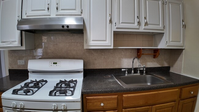 Building Photo - 8 Morris Cres