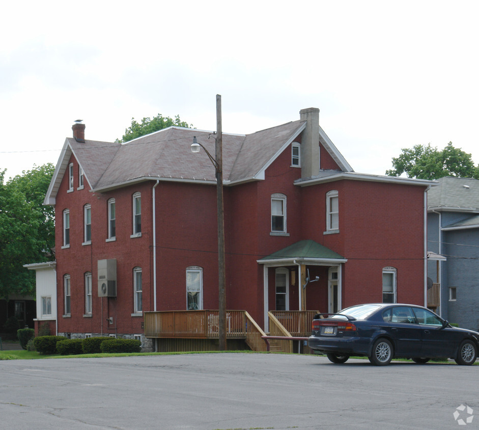 Building Photo - 210 N 2nd St