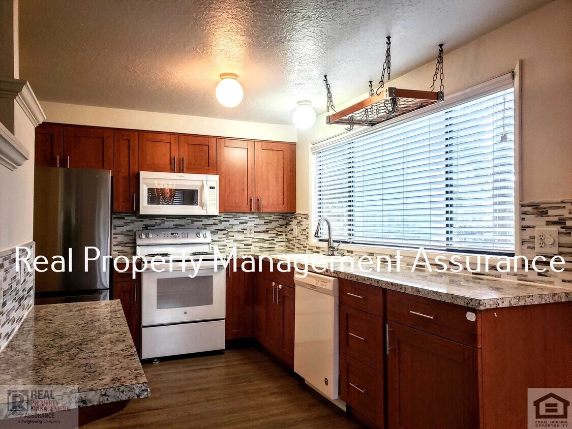 Primary Photo - 7085 SW Montauk Cir