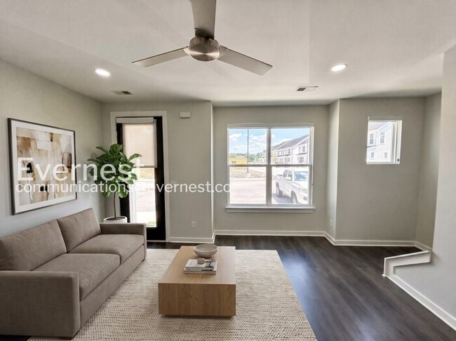 Building Photo - 614 Mason Ward Pl