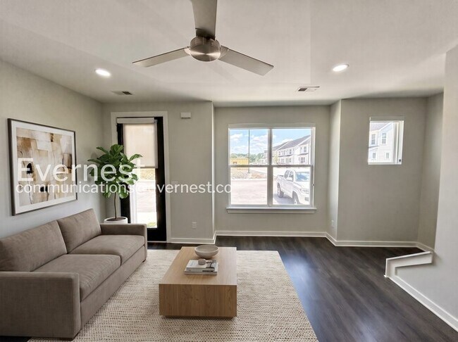 Foto del edificio - 614 Mason Ward Pl