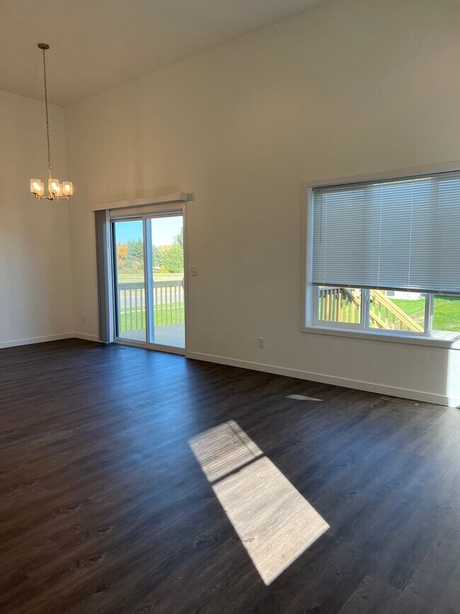 Foto del edificio - New 3 bedroom/2 bathroom house