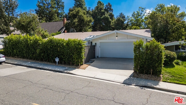 Foto del edificio - 23020 Wrencrest Dr