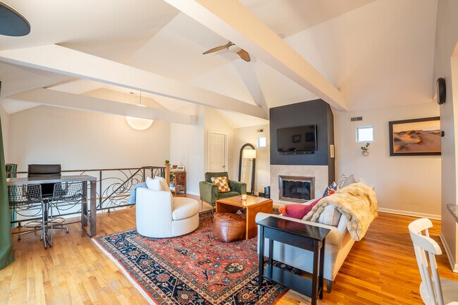 Building Photo - 1111 N Honore St