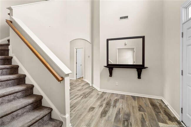 Foto del edificio - 645 Highgrove Dr