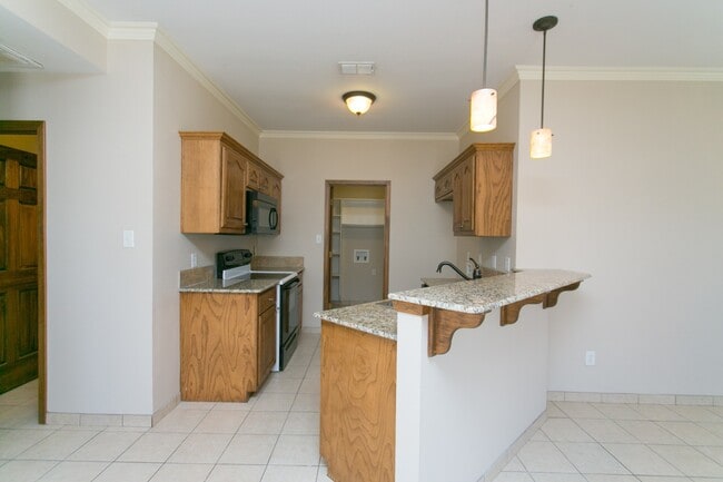 Foto del edificio - 16110/16112 Rolling Meadows Dr.