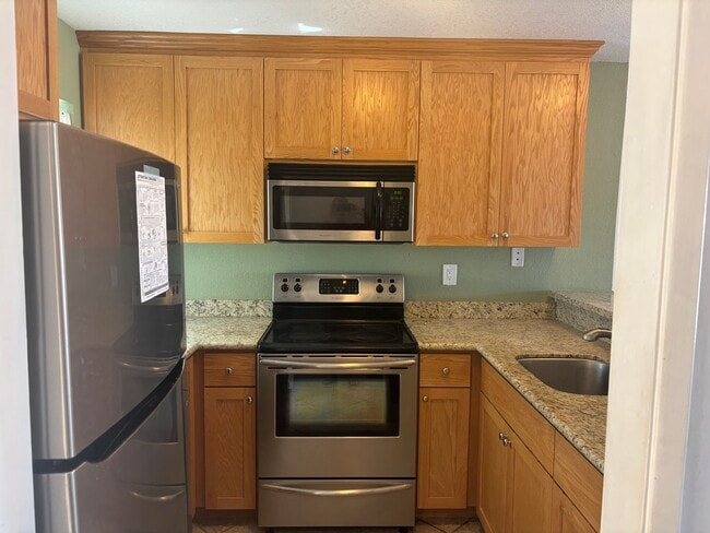 Building Photo - Charming Two-Bedroom, Two-Bath Duet in Pri...