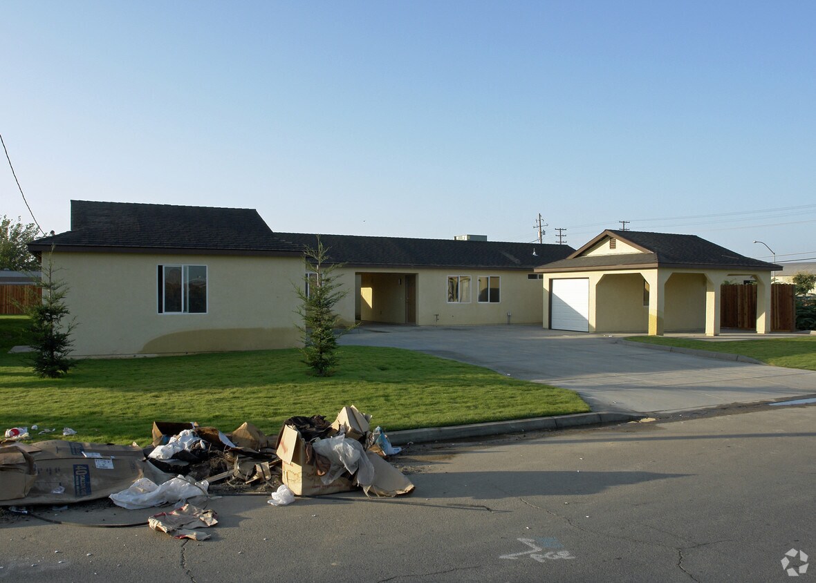Building Photo - 3650 E Eugenia Ave