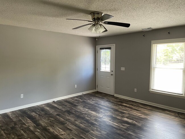 Building Photo - 1136 Longleaf Rd