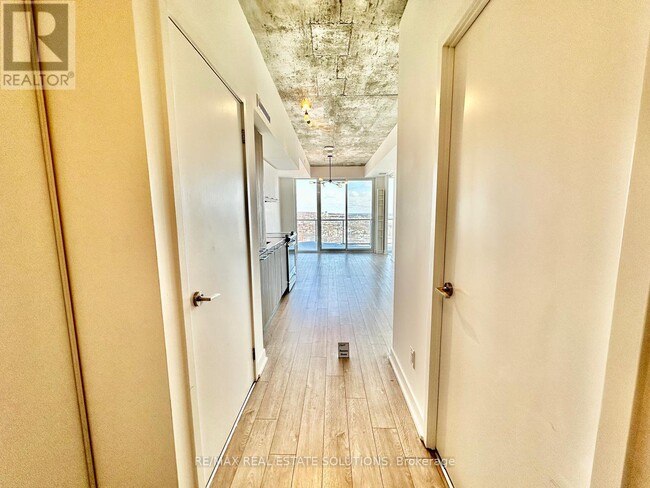 Building Photo - 15 Baseball Pl