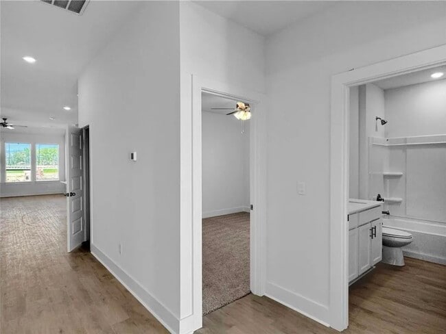 Photo - 201 Collie Ave House