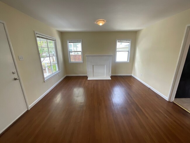 Building Photo - Charming San Carlos Home in Prime Location!