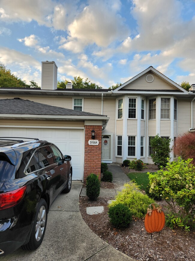 Foto del edificio - 19368 Bradford Ct