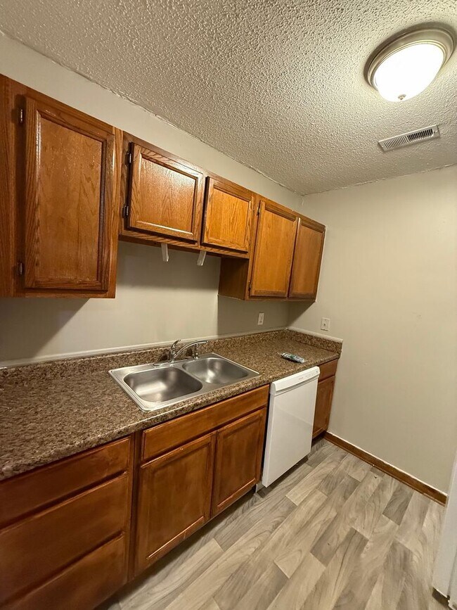 Building Photo - One bedroom, 1 bath condo in Durham