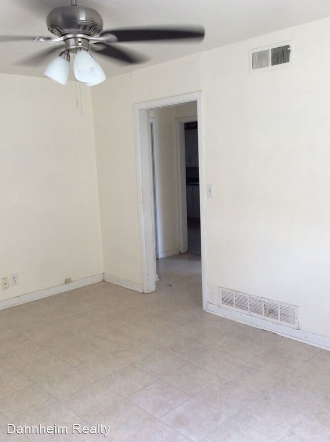 Foto del edificio - 1 br, 1 bath House - 208 SE 6th Street