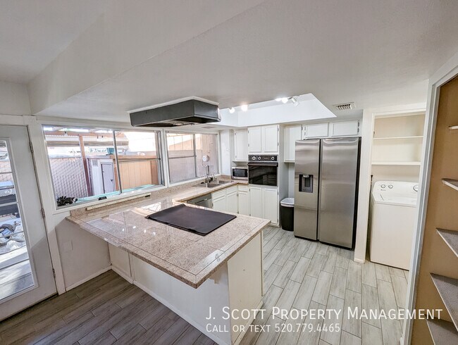 Building Photo - 1618 E Dunbar Dr